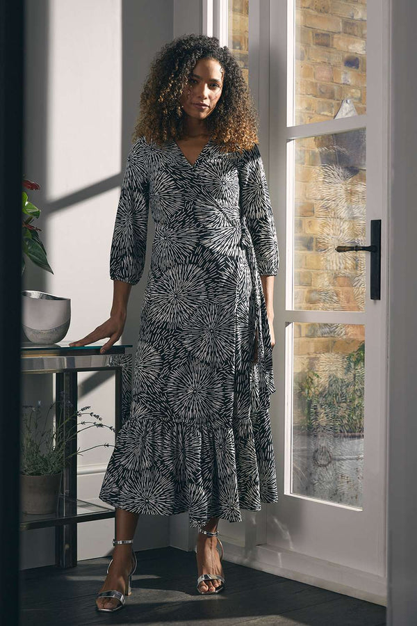 Black | Printed 3/4 Sleeve Midi Wrap Dress : Model is 5'8"/172 cm and wears UK8/EU36/US4/AUS8