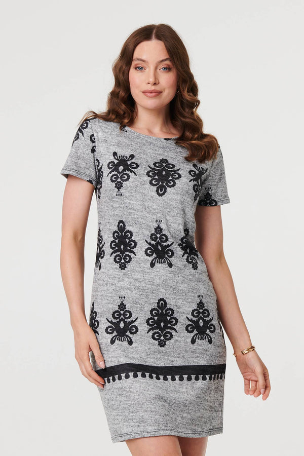 Grey | Printed Cap Sleeve Slim Short Dress : Model is 5'9"/175 cm and wears UK8/EU36/US4/AUS8