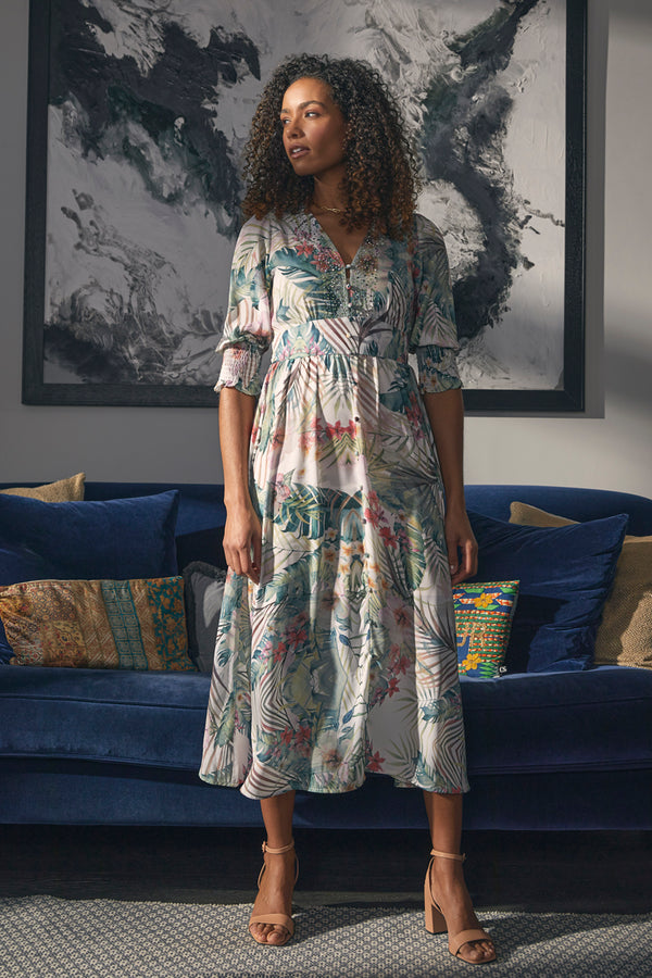 White | Leaf Print 3/4 Puff Sleeve Midi Dress : Model is 5'8"/172 cm and wears UK8/EU36/US4/AUS8