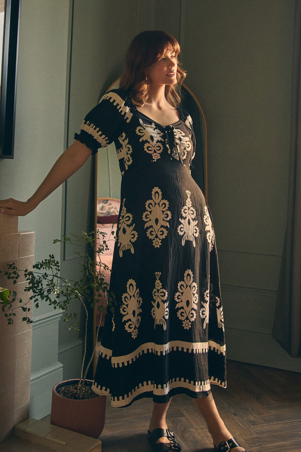 Black | Printed Puff Sleeve Tie Front Midi Dress : Model is 5'9"/175 cm and wears UK10/EU38/US6/AUS10