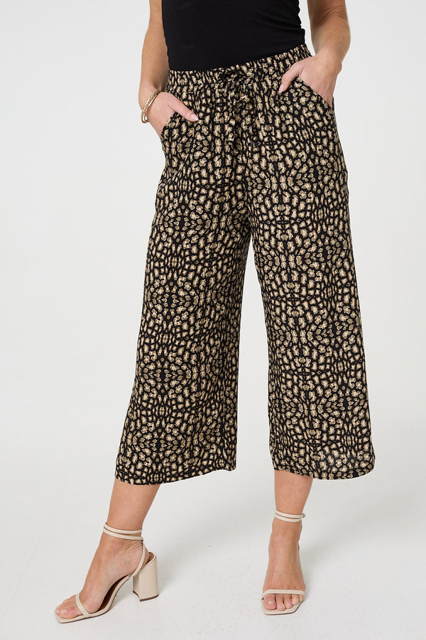Black | Printed Drawstring Waist Crop Trousers