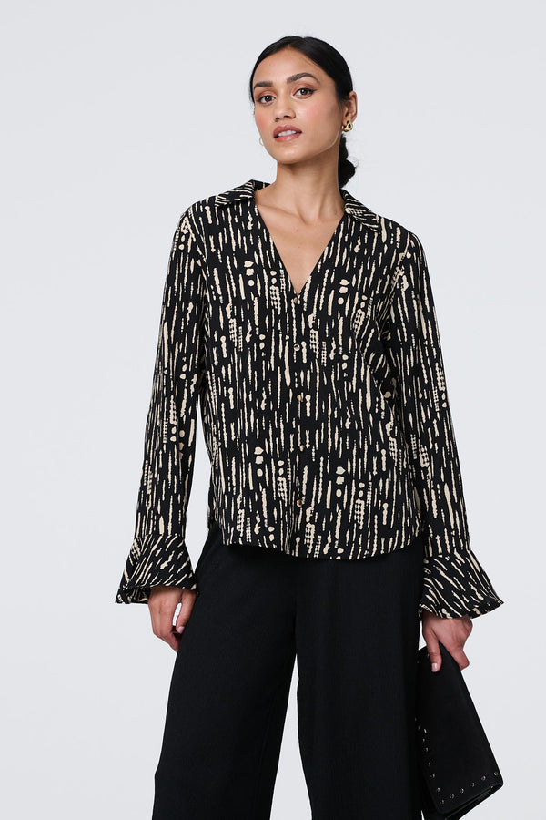 Black | Printed V-Neck Long Flare Sleeve Shirt