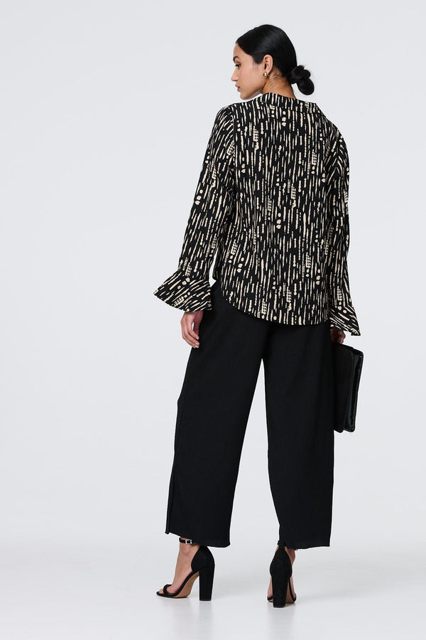 Black | Printed V-Neck Long Flare Sleeve Shirt