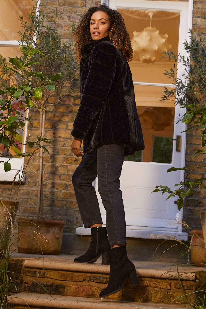 Black | Faux Fur Long Sleeve Coat : Model is 5'8"/172 cm and wears UK8/EU36/US4/AUS8