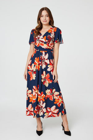Red | Floral Ruched Waist Maxi Dress : Model is 5'9"/175 cm and wears UK8/EU36/US4/AUS8