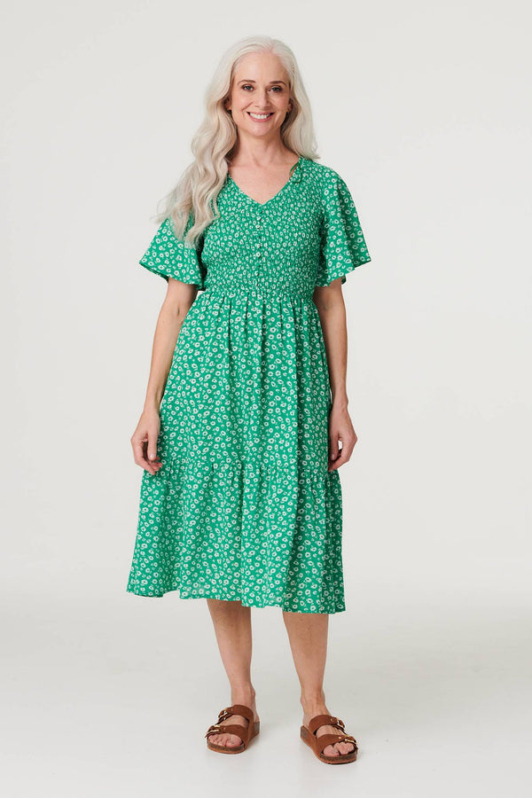 Green | Ditsy Floral Midi Smock Dress : Model is 5'8.5"/174 cm and wears UK8/EU36/US4/AUS8