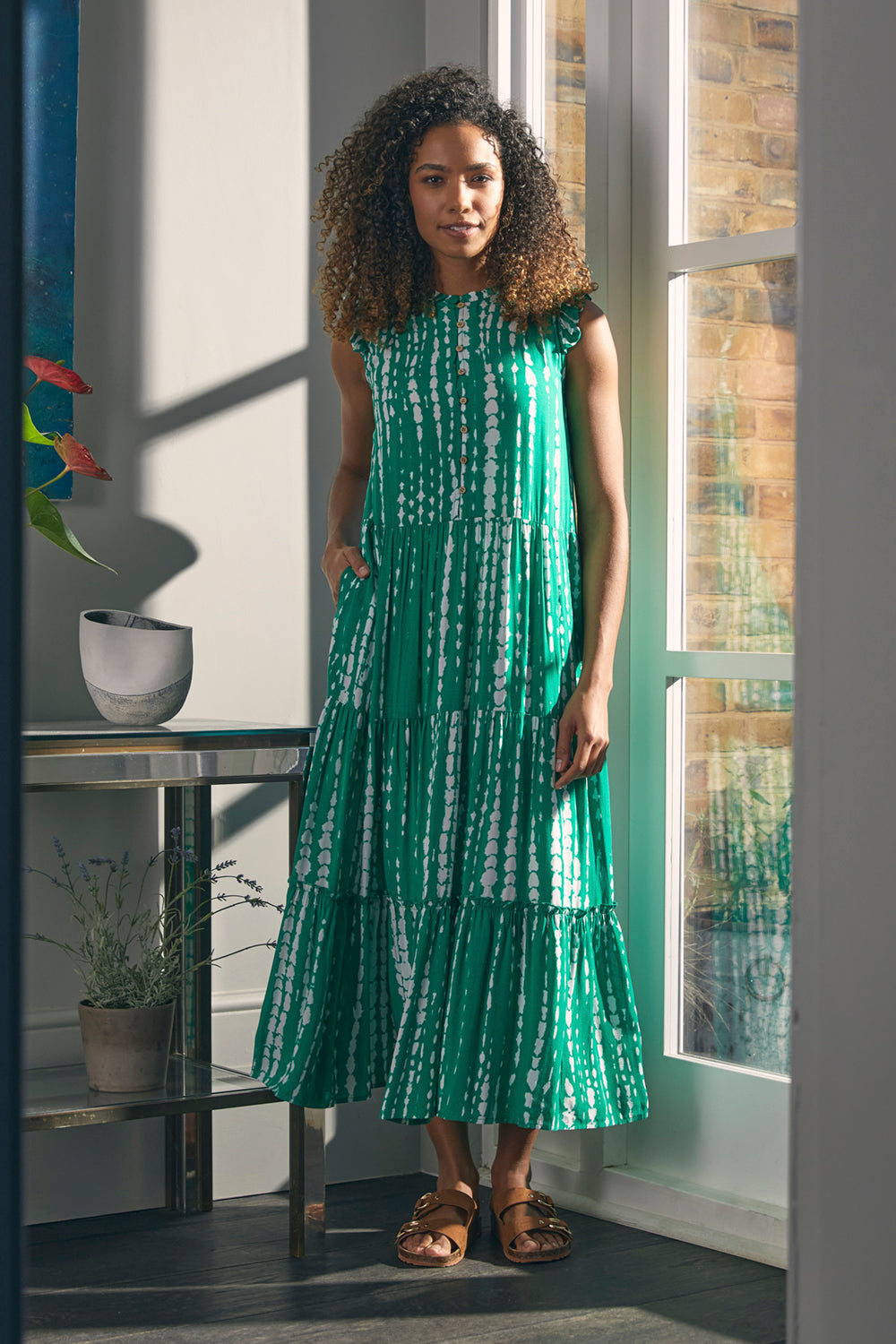 Green | Tie Dye Sleeveless Maxi Dress : Model is 5'8"/172 cm and wears UK8/EU36/US4/AUS8