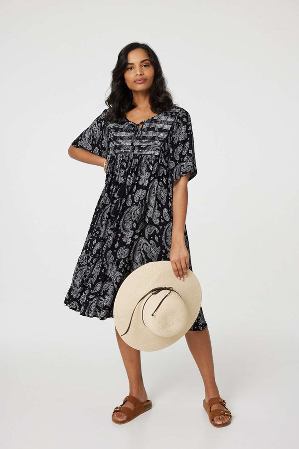 Black And White | Paisley Print Keyhole Neck Relaxed Dress