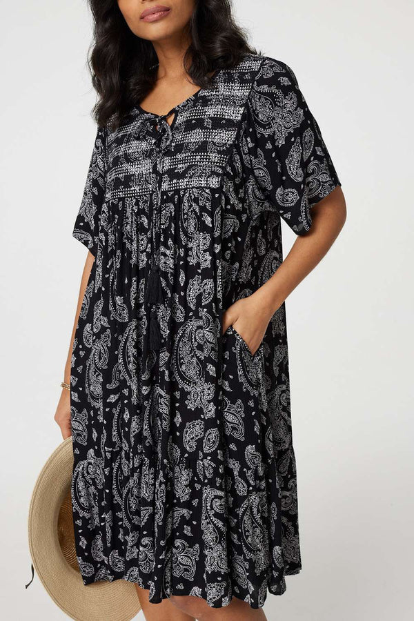 Black And White | Paisley Print Keyhole Neck Relaxed Dress