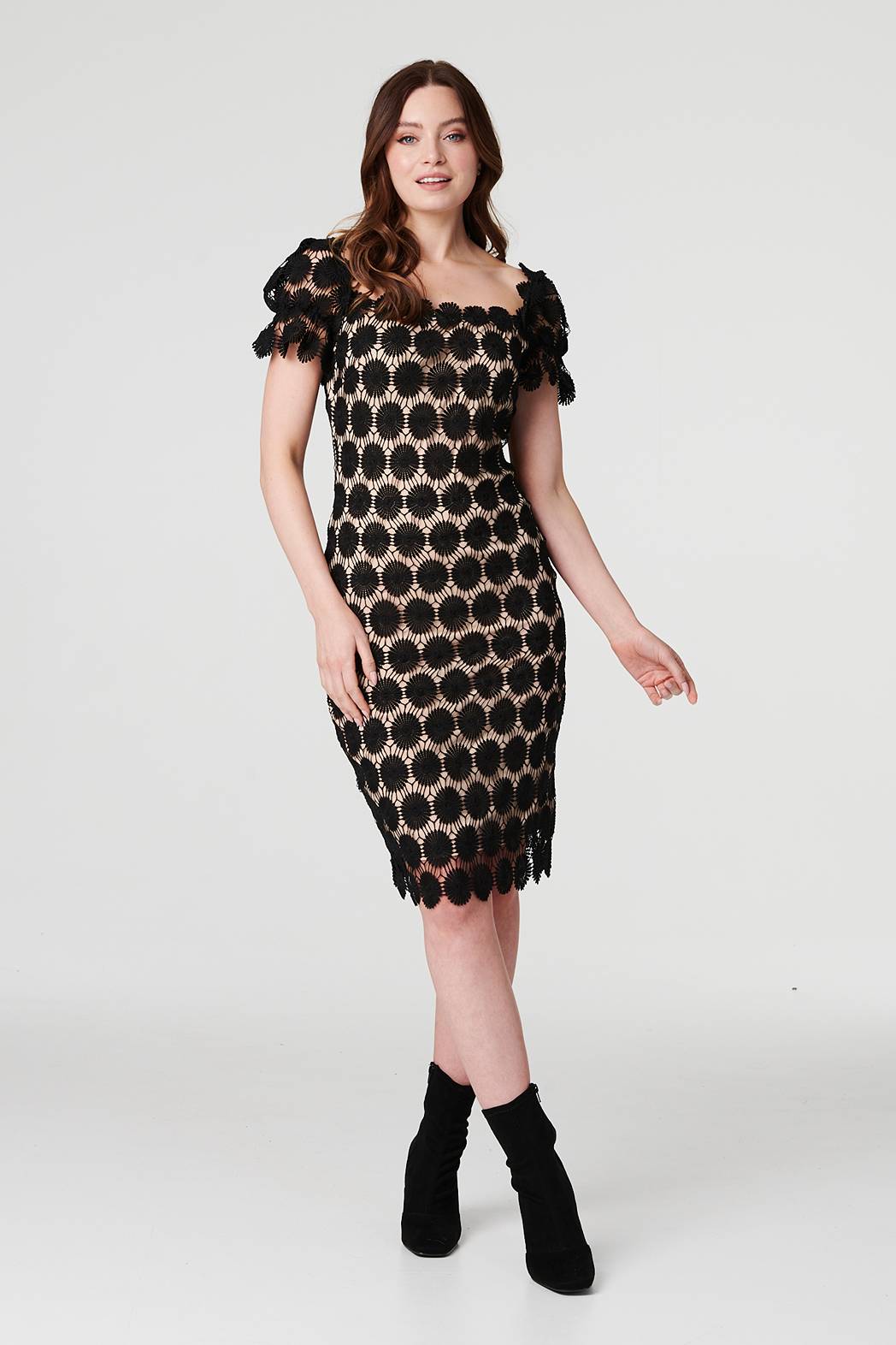 Black | Floral Lace Bodycon Dress : Model is 5'9"/175 cm and wears UK8/EU36/US4/AUS8