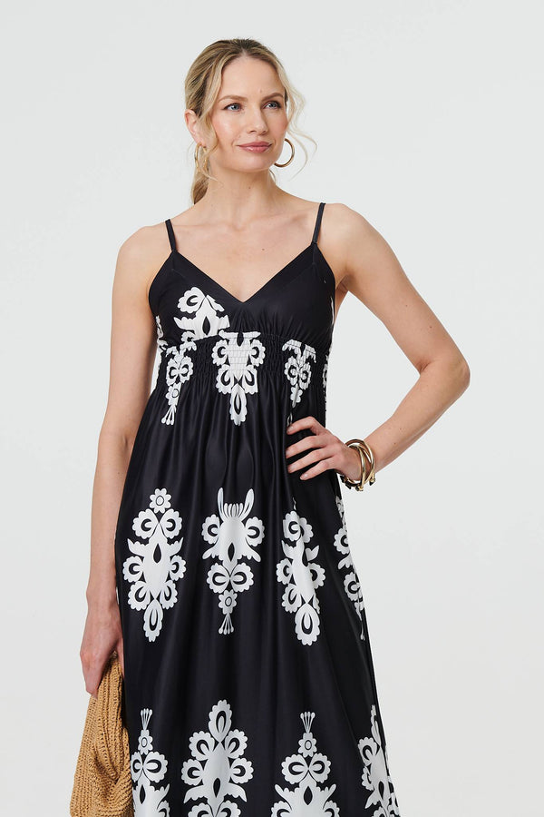 Black And White | Ikat Print Sleeveless Shirred Maxi Dress
