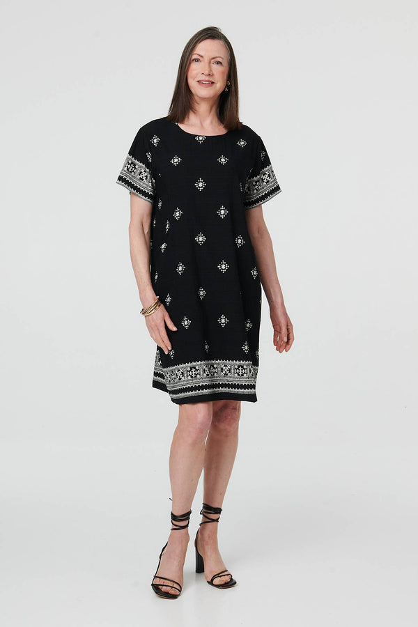 Black | Border Print Knee Length Shift Dress : Model is 5'8"/172 cm and wears UK10/EU38/US6/AUS10
