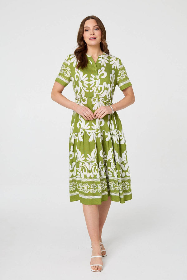 Green | Abstract Short Sleeve Tiered Midi Dress : Model is 5'9"/175 cm and wears UK8/EU36/US4/AUS8