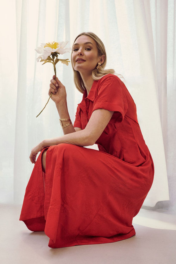 Red | Short Sleeve Flared Midi Shirt Dress : Model is 5'9"/175 cm and wears UK8/EU36/US4/AUS8
