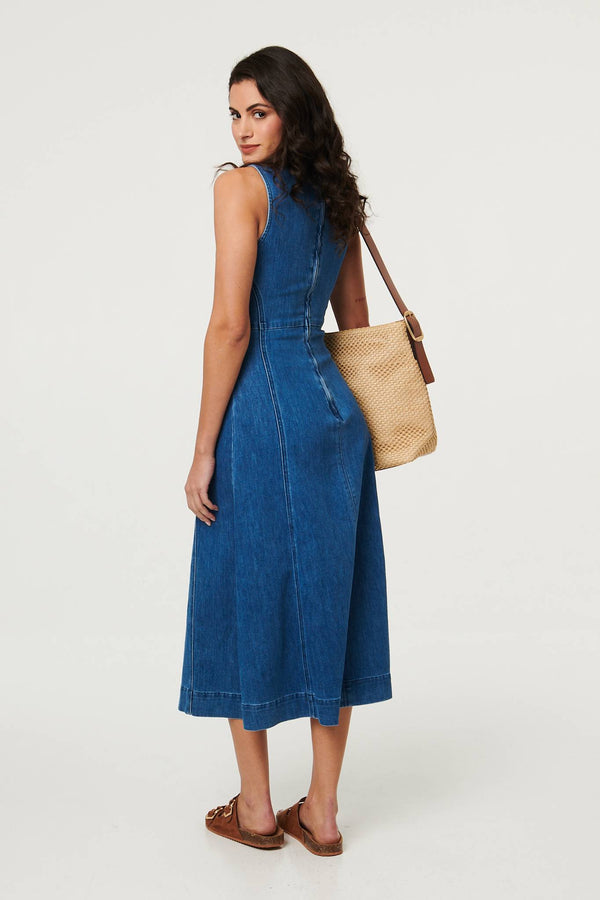Light Blue | Denim Stitch Detail Fitted Midi Dress : Model is 5'8"/172 cm and wears UK8/EU36/US4/AUS8