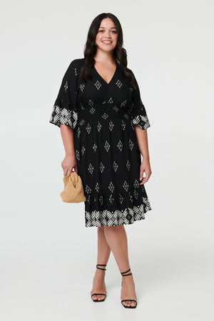 Black | Curve Border Print Knee Length Dress