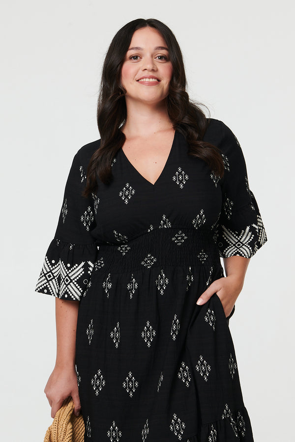 Black | Curve Border Print Knee Length Dress