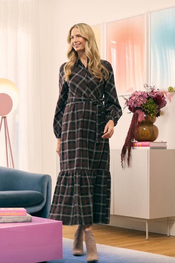Brown | Checked 3/4 Sleeve Maxi Shirt Dress : Model is 5'10"/178 cm and wears UK10/EU38/US6/AUS10