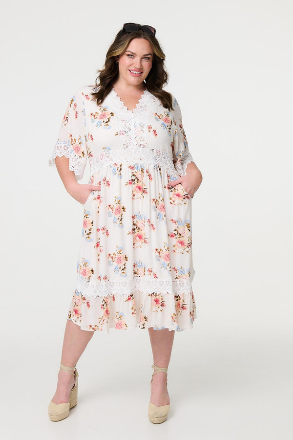 White | Floral Lace Midi Tea Dress : Model is 5'8"/172 cm and wears UK18/EU46/US14/AUS18