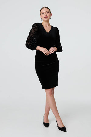 Black | Velvet Long Sleeve Shift Dress : Model is 5'9
