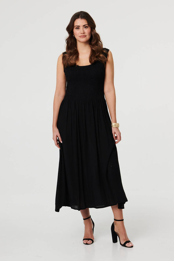 Black | Sleeveless Scoop Neck Shirred Midi Dress
