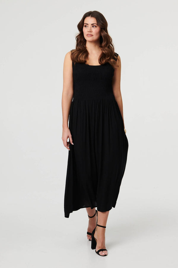 Black | Sleeveless Scoop Neck Shirred Midi Dress
