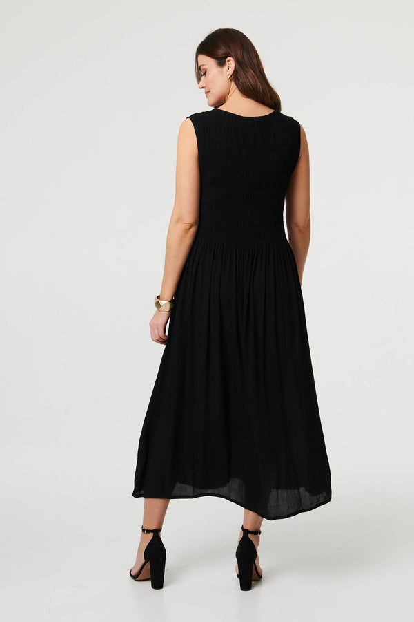 Black | Sleeveless Scoop Neck Shirred Midi Dress
