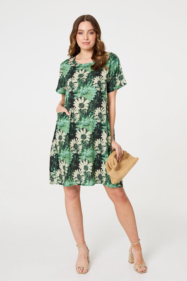 Green | Floral Short Sleeve Knee Length Shift Dress : Model is 5'9"/175 cm and wears UK8/EU36/US4/AUS8
