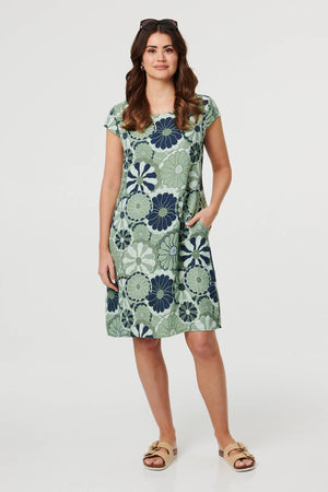 Green | Floral Cap Sleeve Shift Short Dress : Model is 5'9