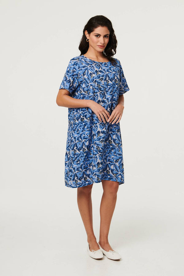 Blue | Floral Relaxed Short Shift Dress : Model is 5'8"/172 cm and wears UK8/EU36/US4/AUS8