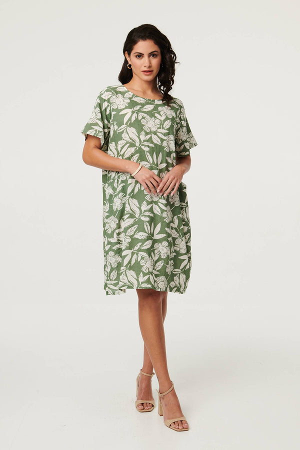 Sage | Leaf Print Short Sleeve Short Dress : Model is 5'8"/172 cm and wears UK8/EU36/US4/AUS8