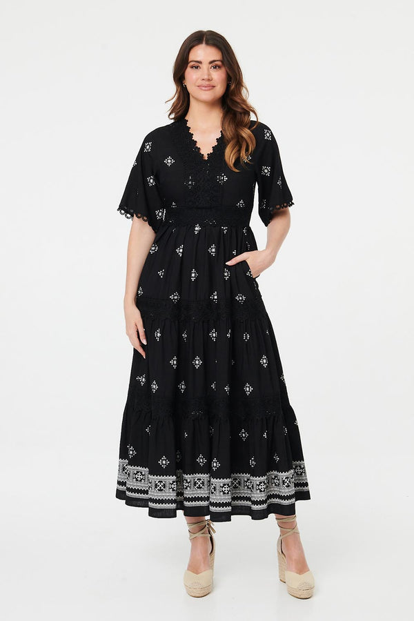 Black | Border Print 1/2 Sleeve Maxi Dress : Model is 5'9"/175 cm and wears UK10/EU38/US6/AUS10