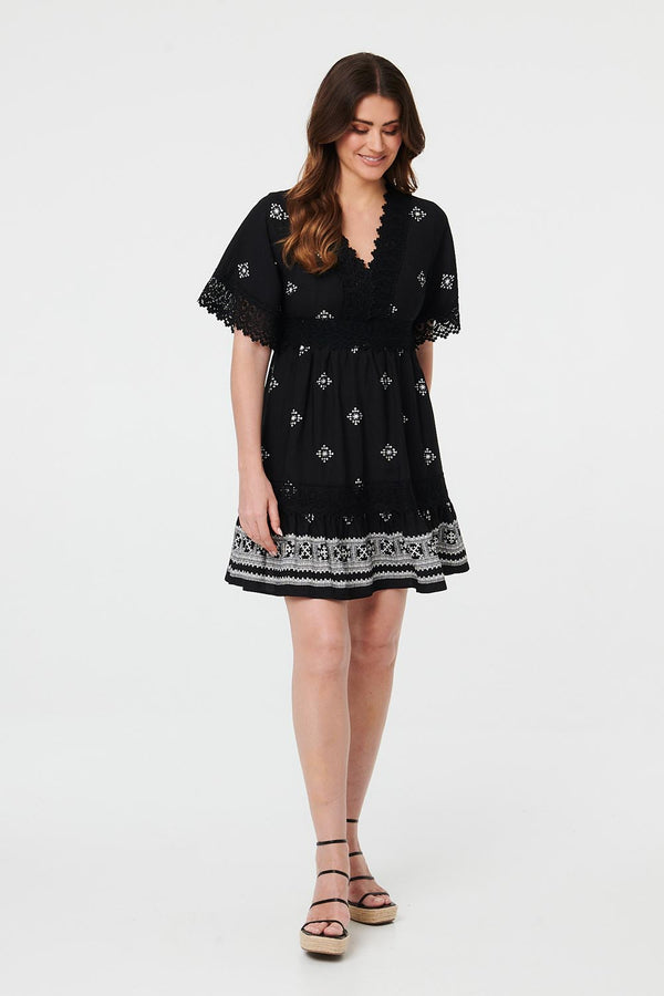 Black | Border Print Lace 1/2 Sleeve Short Dress