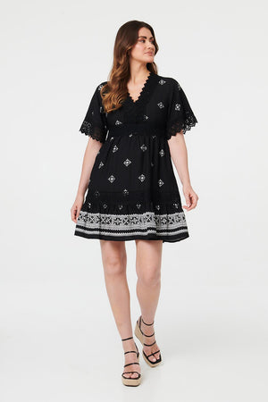Black | Border Print Lace 1/2 Sleeve Short Dress