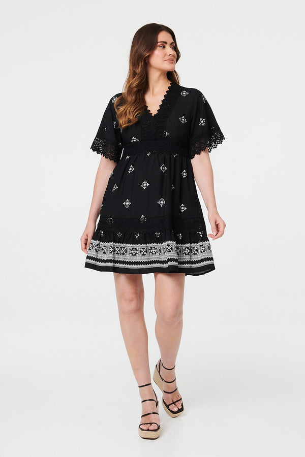 Black | Border Print Lace 1/2 Sleeve Short Dress