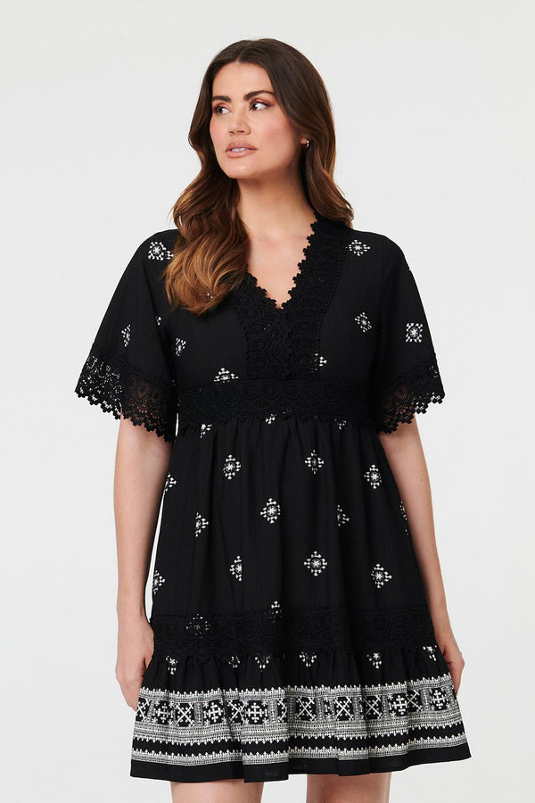 Black | Border Print Lace 1/2 Sleeve Short Dress