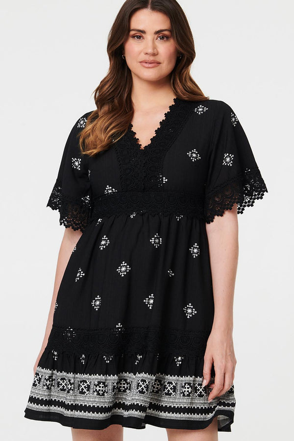 Black | Border Print Lace 1/2 Sleeve Short Dress