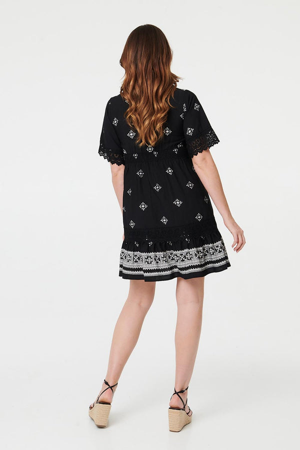Black | Border Print Lace 1/2 Sleeve Short Dress