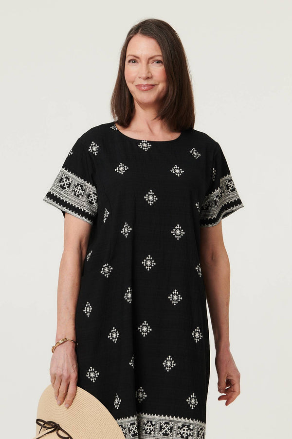 Black | Border Printed Knee Length Shift Dress