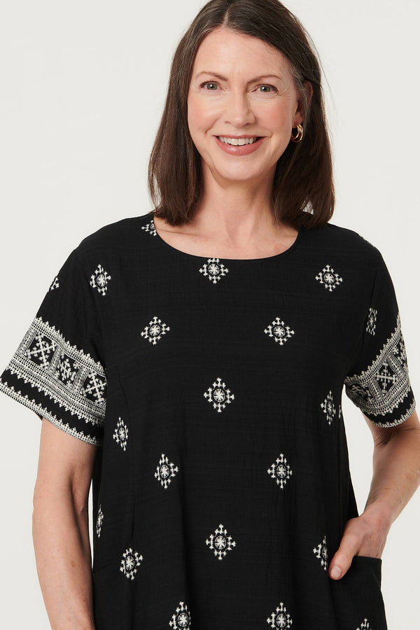 Black | Border Printed Knee Length Shift Dress