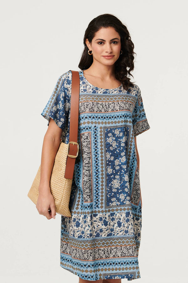 Blue | Mosaic Print Short Sleeve Shift Dress : Model is 5'8"/172 cm and wears UK8/EU36/US4/AUS8