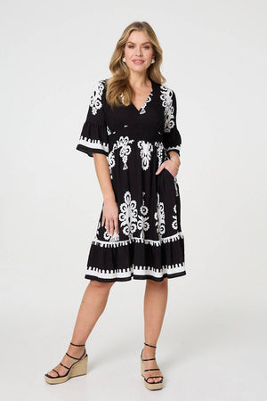 Black | Ikat Print 1/2 Sleeve Relaxed Short Dress : Model is 5'10