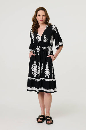 Black | Ikat Print 1/2 Sleeve Relaxed Short Dress : Model is 5'9