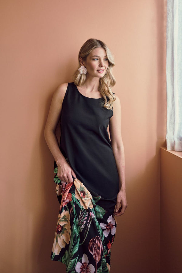 Black | Tropical Floral Sleeveless Midi Dress : Model is 5'9"/175 cm and wears UK8/EU36/US4/AUS8