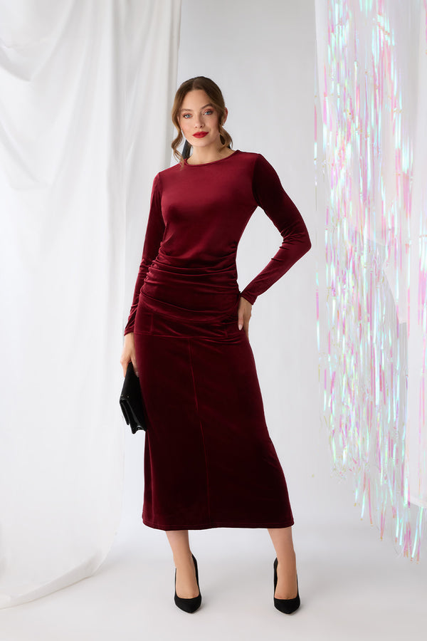 Red | Velour Texture High Waist Midi Skirt : Model is 5'9"/175 cm and wears UK8/EU36/US4/AUS8
