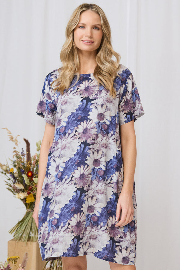 Blue | Floral Short Sleeve Knee Length Shift Dress : Model is 5'10"/178 cm and wears UK10/EU38/US6/AUS10