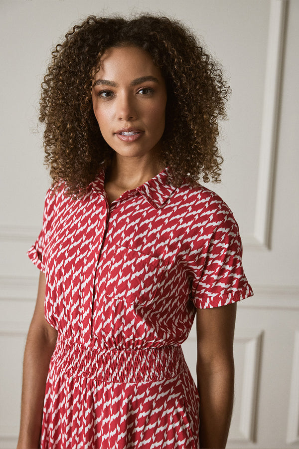 Red | Geo Print Hanky Hem Midi Dress : Model is 5'8"/172 cm and wears UK8/EU36/US4/AUS8