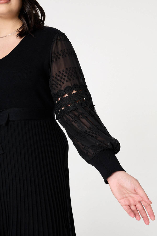 Black | Curve Pleated Lace Puff Sleeve Midi Dress