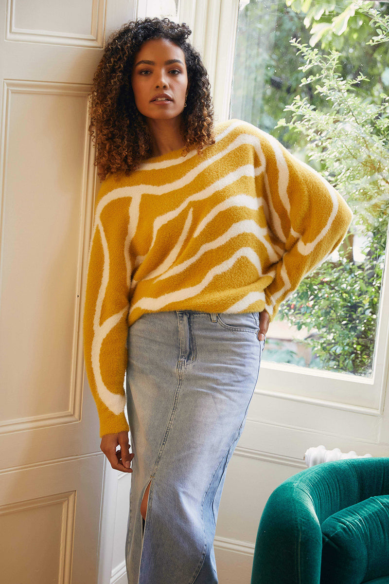 Yellow | Printed Batwing Sleeve Knit Jumper : Model is 5'8"/172 cm and wears UK8/EU36/US4/AUS8