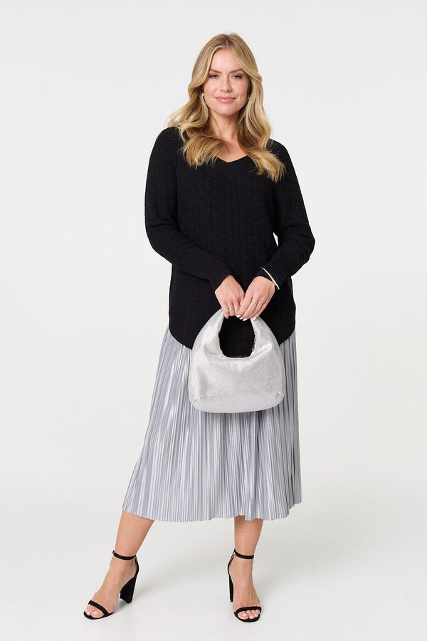 Black | Textured V-Neck Relaxed Curve Hem Jumper
